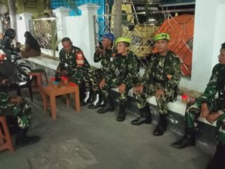 Jaga Stabilitas Keamanan, Koramil 1406-01/Tempe Bersinergi Dengan Komponen Bangsa, Gelar Patroli Cipta Kondisi Di Wajo