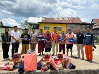 Sinergitas Antara Pemerintah Desa,Babinsa, Dan BPBD Salurkan Bantuan Terhadap Korban Kebakaran Di Desa Botto .