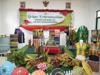 Melestarikan Budaya Kain Sutera Wajo, Inilah Sosok Yang Penuh inspiratif Dan Patut Diapresiasi